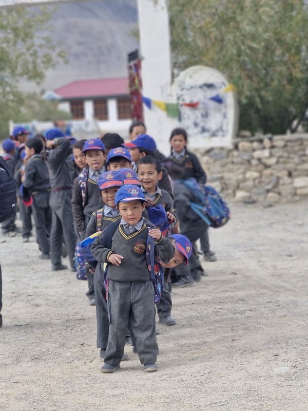 Écoliers du Ladakh en uniforme